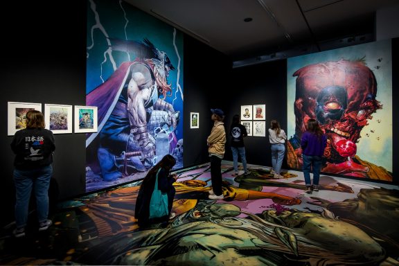 Individuell bedruckter PVC Boden als Vinylfotoboden für die Superheroes Ausstellung im NRW Forum