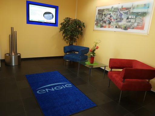 Schmutzfangmatte in Blau mit Engie Logo für nachhaltige Markenpräsentation