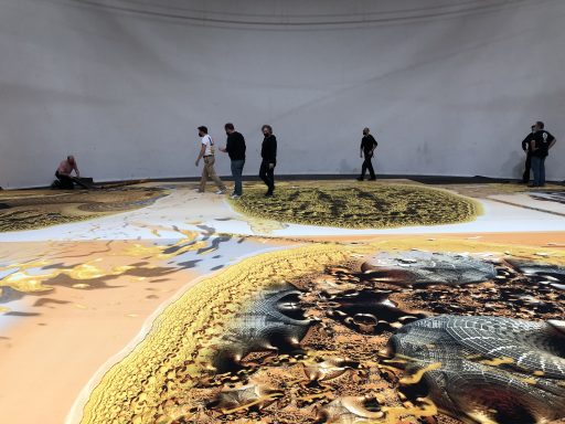 Teppich mit individuellem Druck für die 'I am VR' Ausstellung von Markus Selg in der Volksbühne Berlin