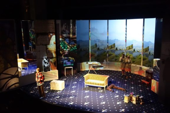 Bühnenboden mit individuellem Druck für maßgeschneiderte Designs auf Theaterbühnen