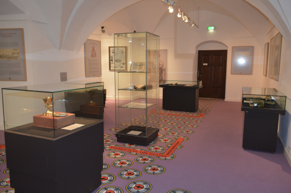 Individuell bedruckter Teppich für Museen, perfekt zugeschnitten für Ihre Ausstellungsgestaltung